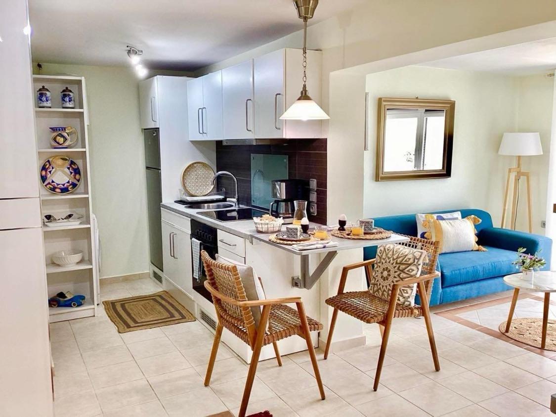 The Blue House Apartment Vromolithos Luaran gambar